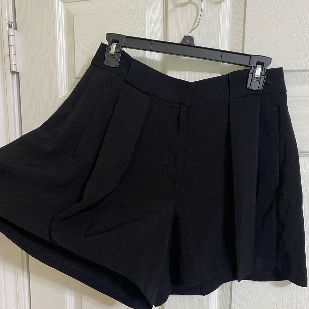 Jennifer Lopez high wasted size 8 black shorts